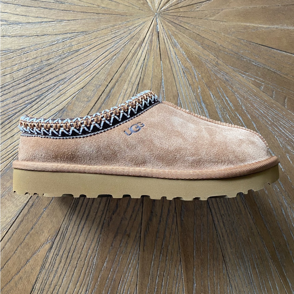 UGG TASMAN SIZE 6 - CHESTNUT NWT